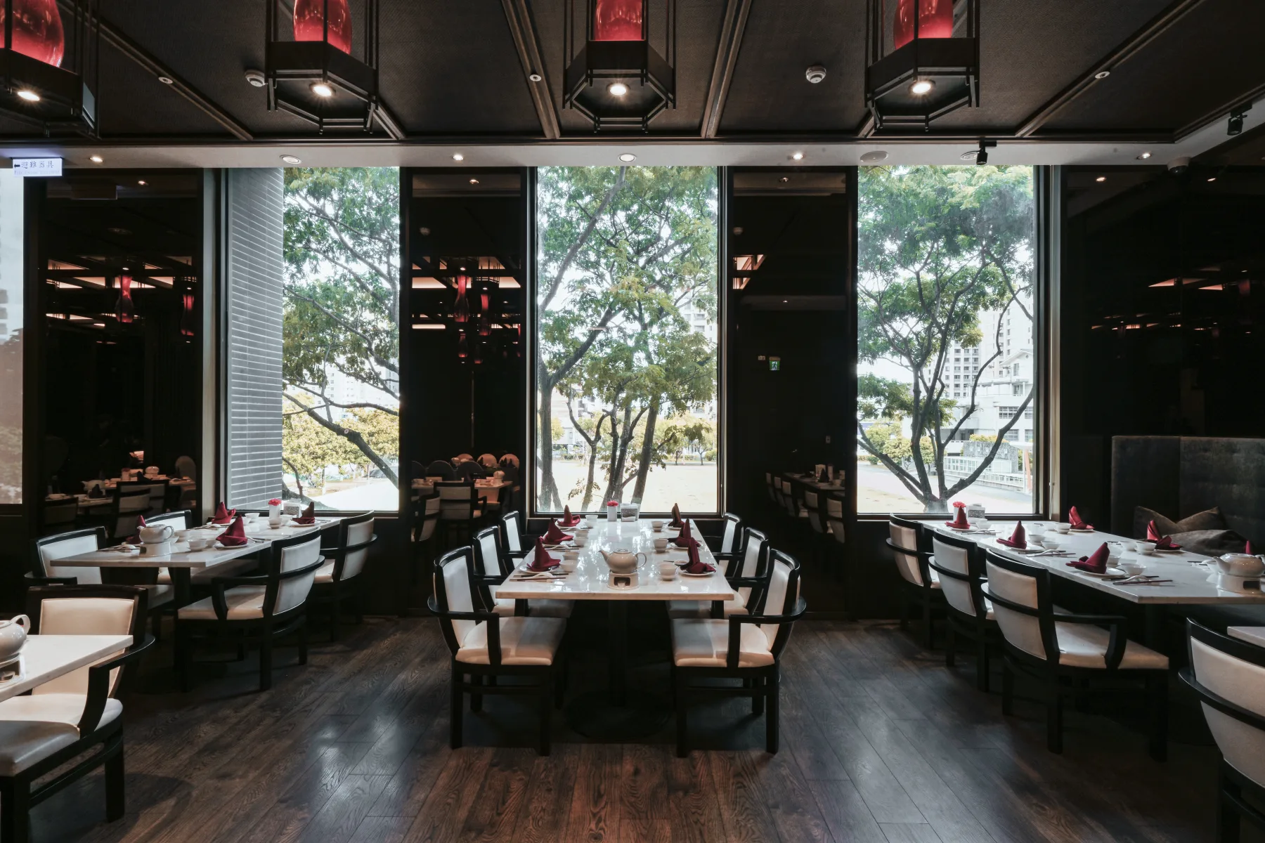 Brand H2o Restaurant Space 01