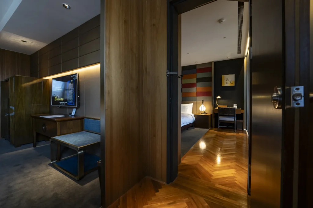 brand h2o room 01.webp