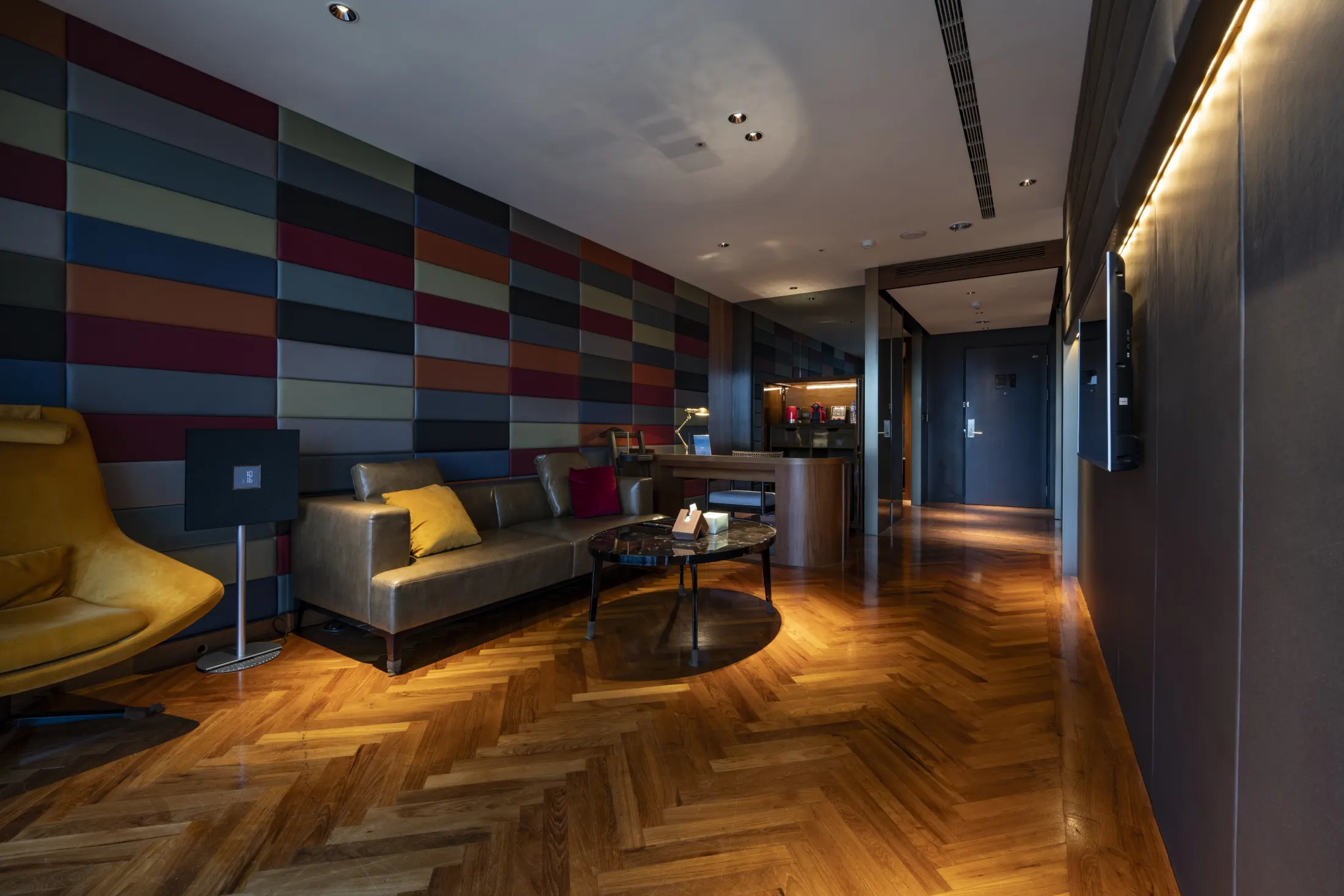 Brand H2o Room 02